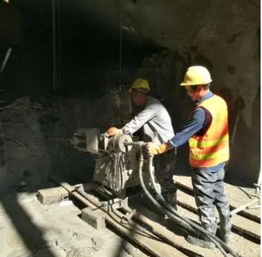 东兴水下抗分散灌浆料特点 水下不分散注浆料介绍